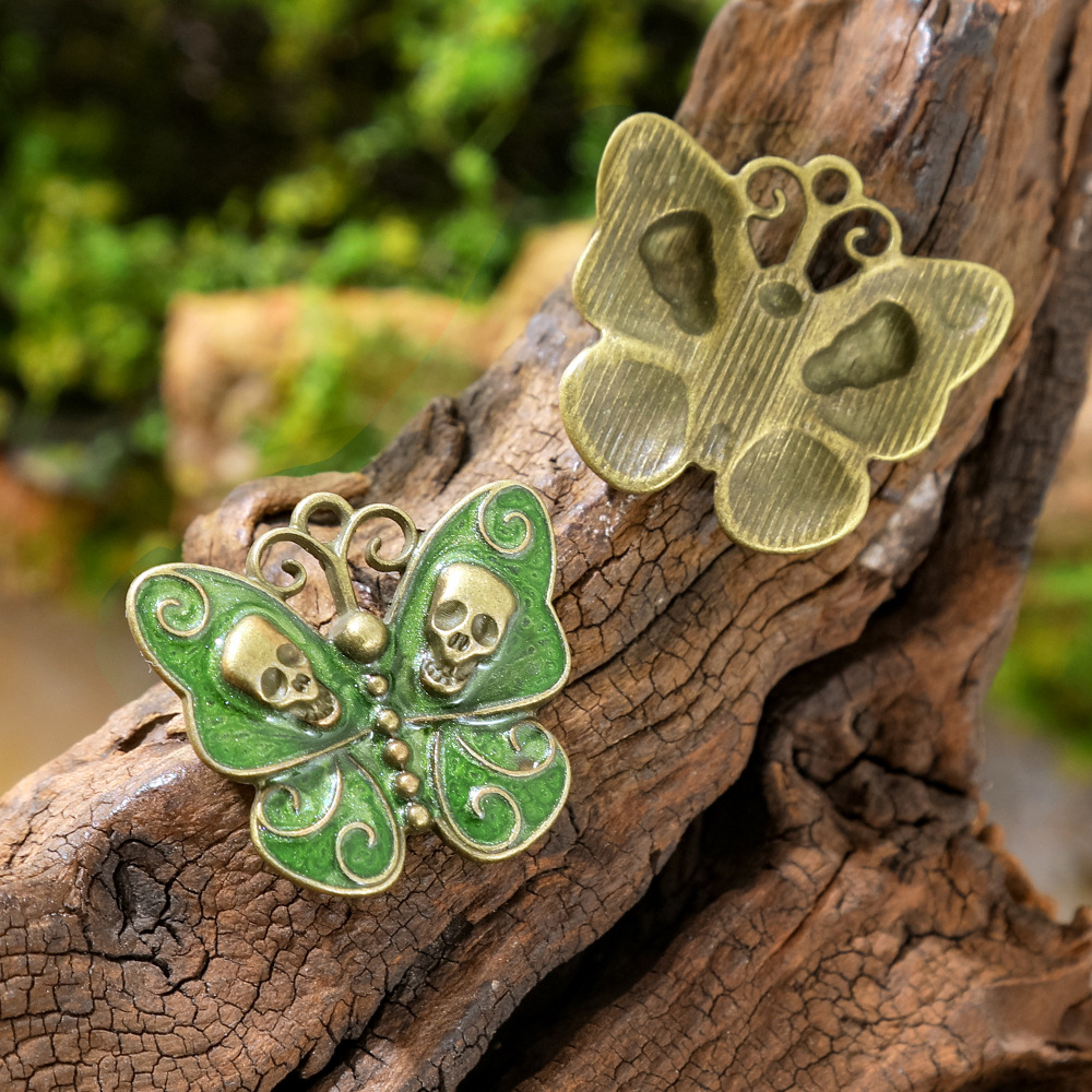 Gotische Totenkopf-Schmetterli – Butterfly Pendant Necklace Bewertung und Preis